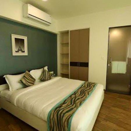 Homestays At Rajhans Belliza Near Airport Surat Exteriör bild