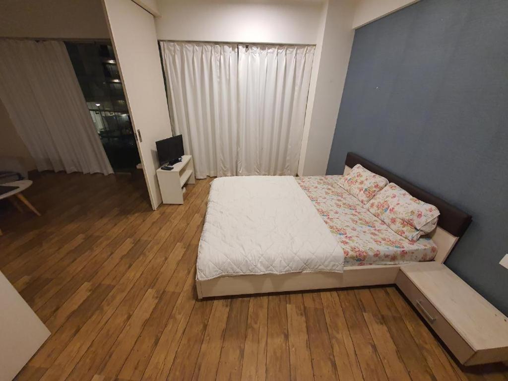 Homestays At Rajhans Belliza Near Airport Surat Exteriör bild