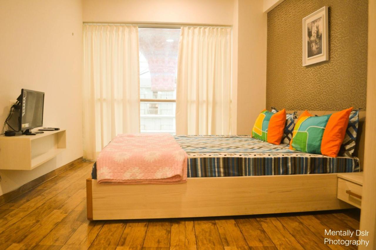 Homestays At Rajhans Belliza Near Airport Surat Exteriör bild