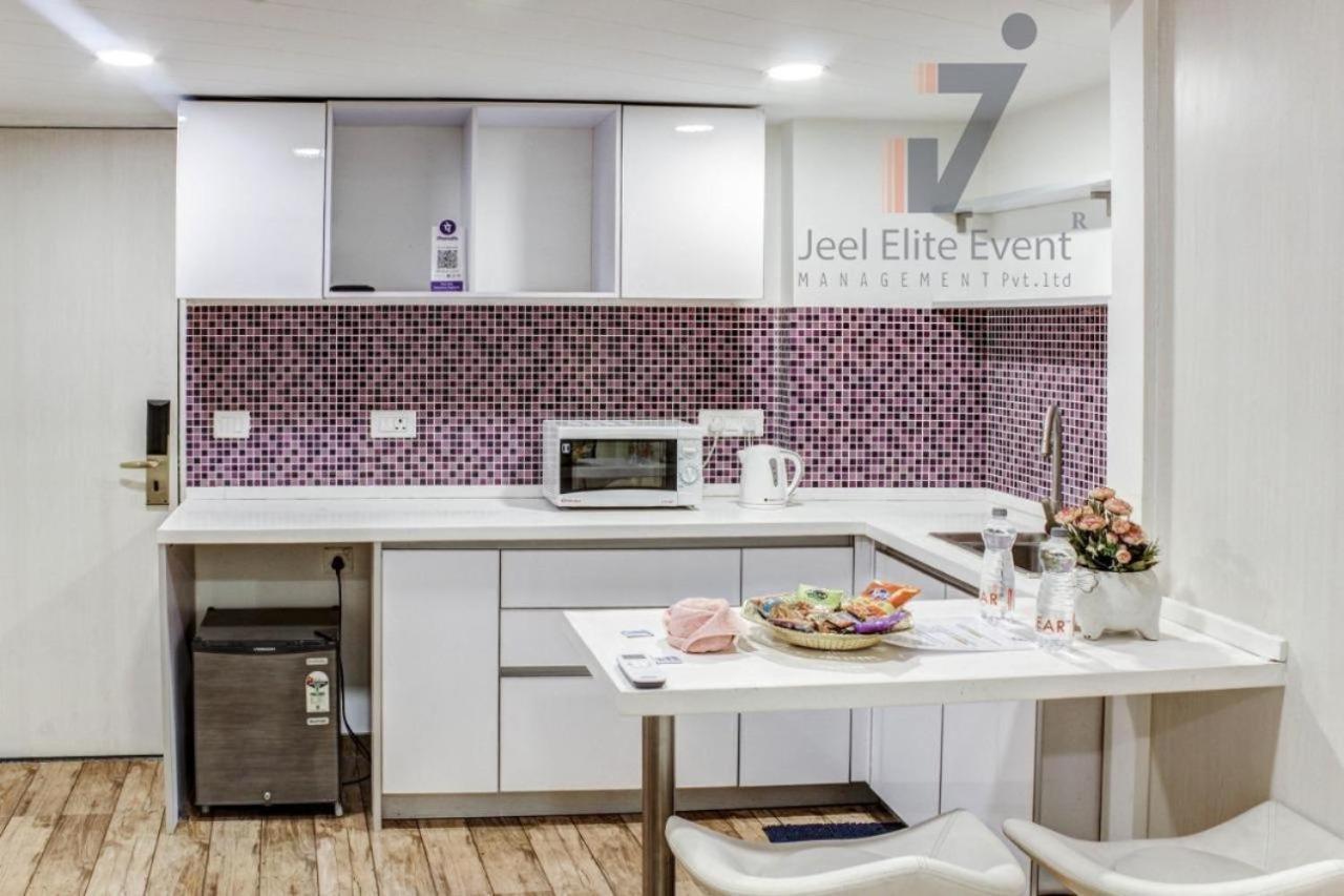 Homestays At Rajhans Belliza Near Airport Surat Exteriör bild