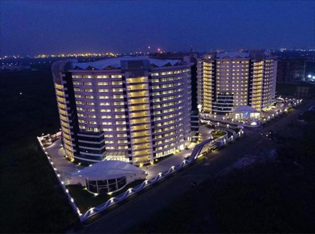 Homestays At Rajhans Belliza Near Airport Surat Exteriör bild